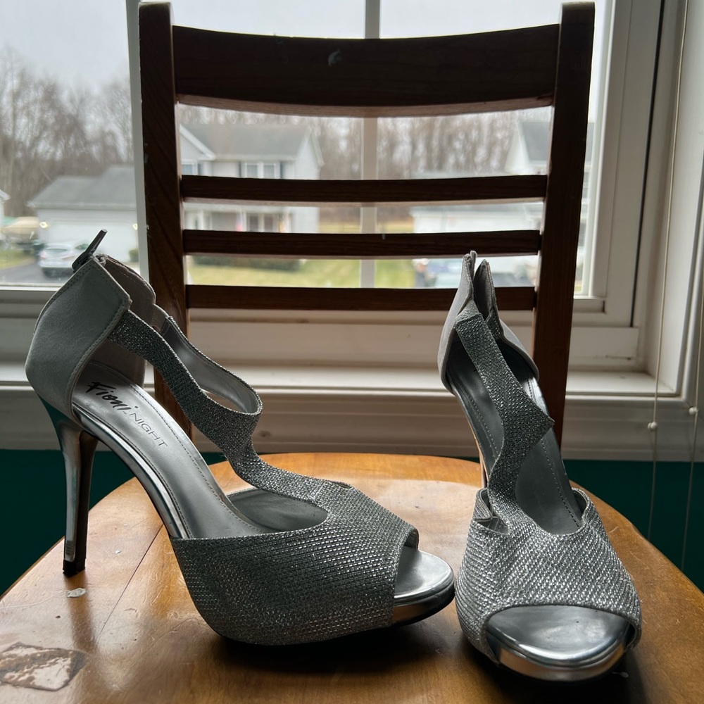Worn once Fioni night heels